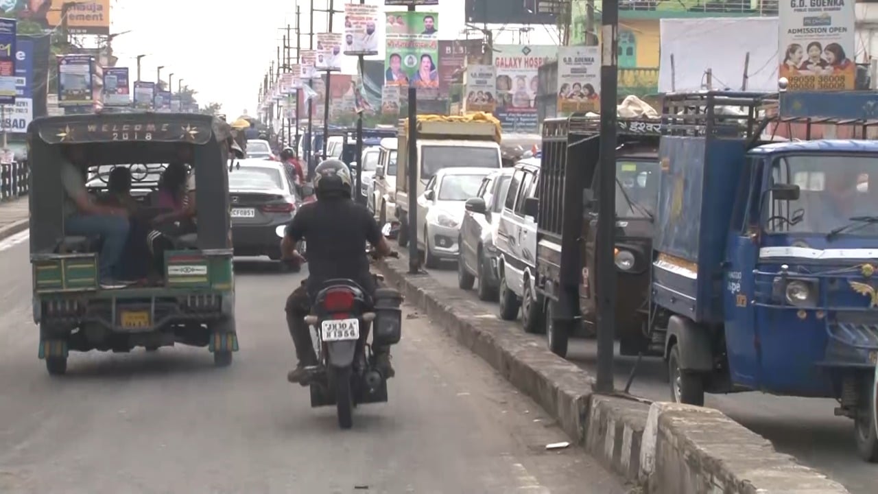 धनबाद  में नये यातायात नियम का असर, सडकों पर वाहनों का दवाब कम होने से लोगों ने ली राहत की सांस