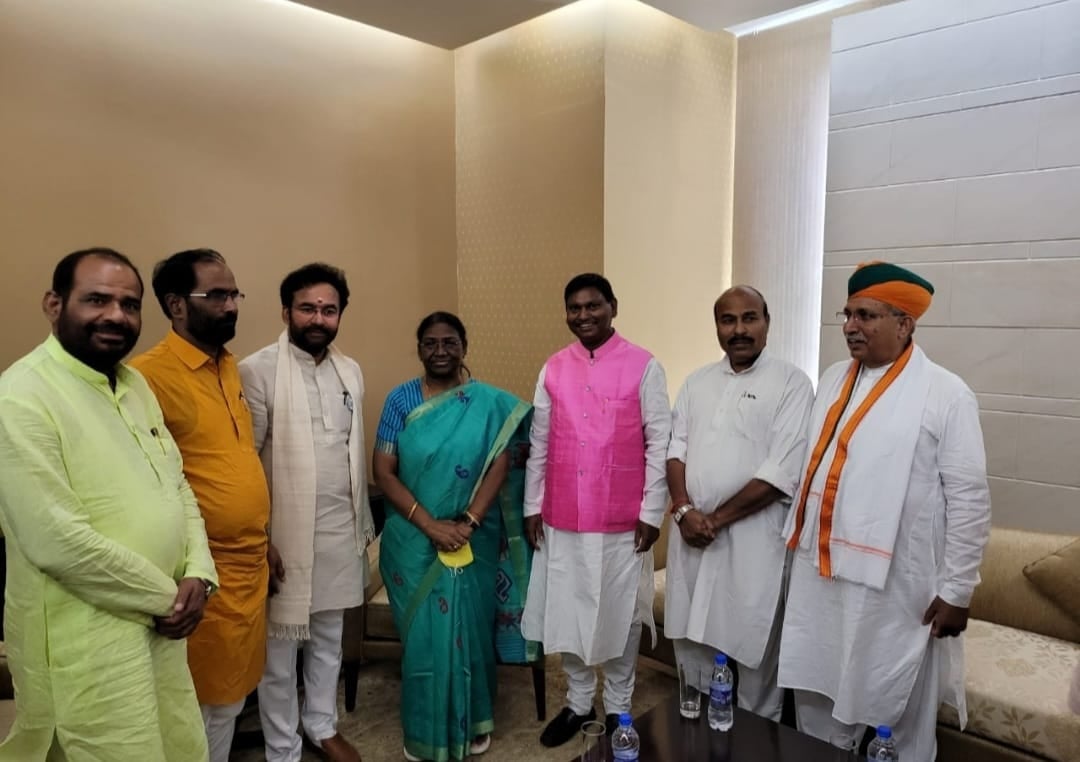 दिल्ली पहुंची राष्ट्रपति पद की NDA प्रत्याशी द्रौपदी मुर्मू,  कल करेंगी नामांकन