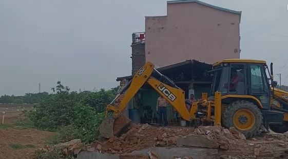बिहार के इस विधायक के घर को झारखंड सरकार ने कैसा ढाह दिया, जानिये कारण