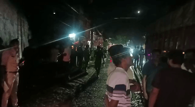 LOHARDAGA):  देर रात रेलवे डिवाइडर से टकरा गया बारह चक्का ट्रक, धंस गया बोनट- इसके बाद क्या हुआ जानिये