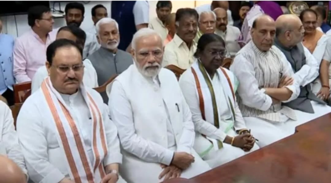 द्रौपदी मुर्मू ने राष्ट्रपति पद के लिए भरा नामांकन, पीएम मोदी पहले प्रस्तावक बने
