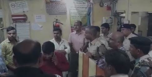 ARWAL: पंजाब नेशनल बैंक की शाखा से 12 लाख की लूट, चार लुटेरे गिरफ्तार