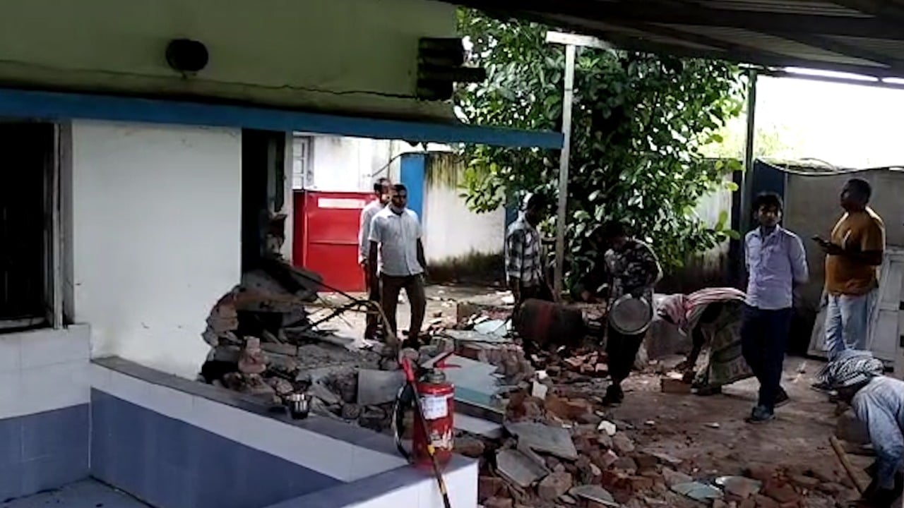 रेलवे स्टेशन के रनिंग रूम के एलपीजी सिलेंडर में विस्फोट,खाना बना रहा कुक गंभीर रूप से घायल