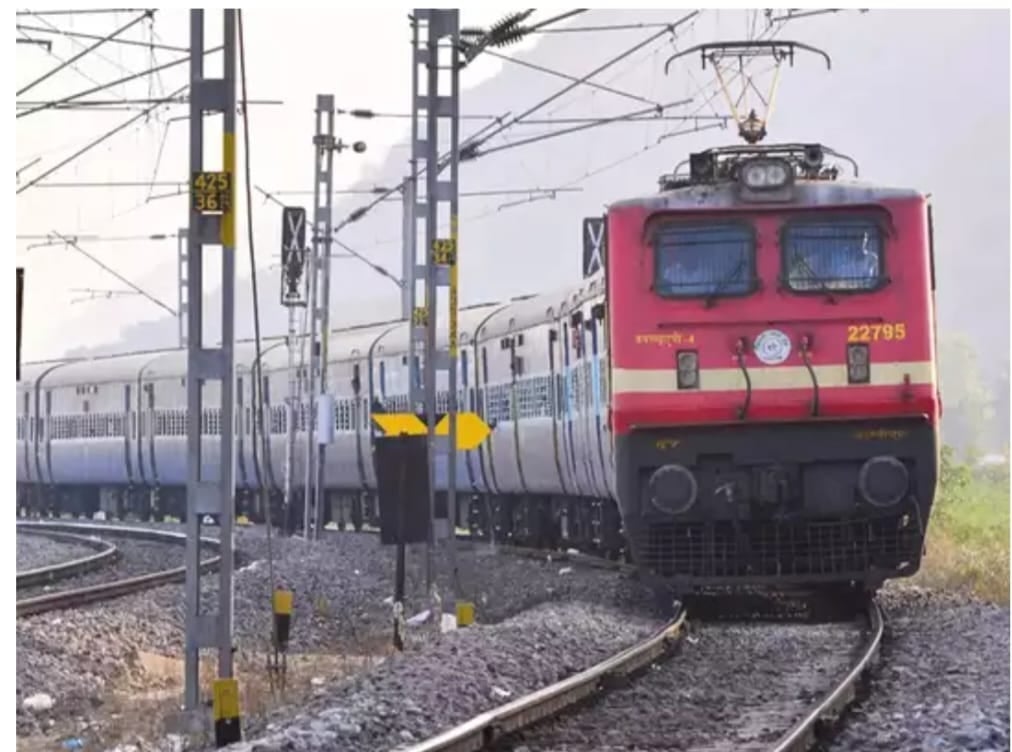 यात्रियों के लिए राहत भरी खबर... कोडरमा के रास्ते चलने वाली ट्रेनों में अतिरिक्त बोगियां आज से जोड़ी जाएंगी
