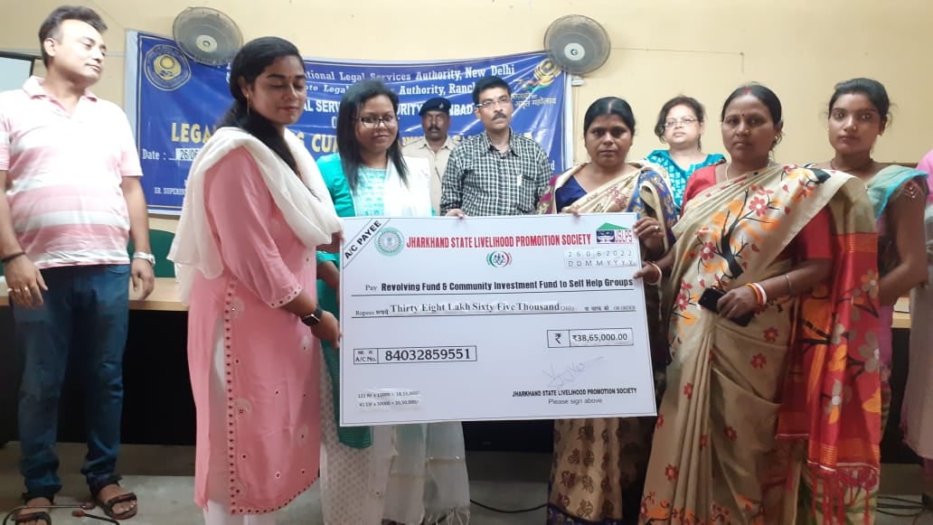 धनबाद के दस प्रखंडों में लगे शिविर, परिसंपत्तियों का किया गया वितरण