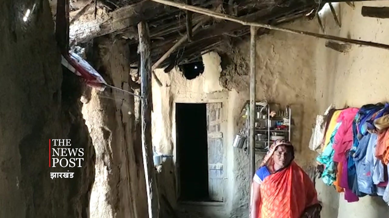 जिन घरों में जानवर भी रहना नहीं पसंद करेंगे,वैसे जर्जर घरों में रह रहे दर्जनों दलित परिवार