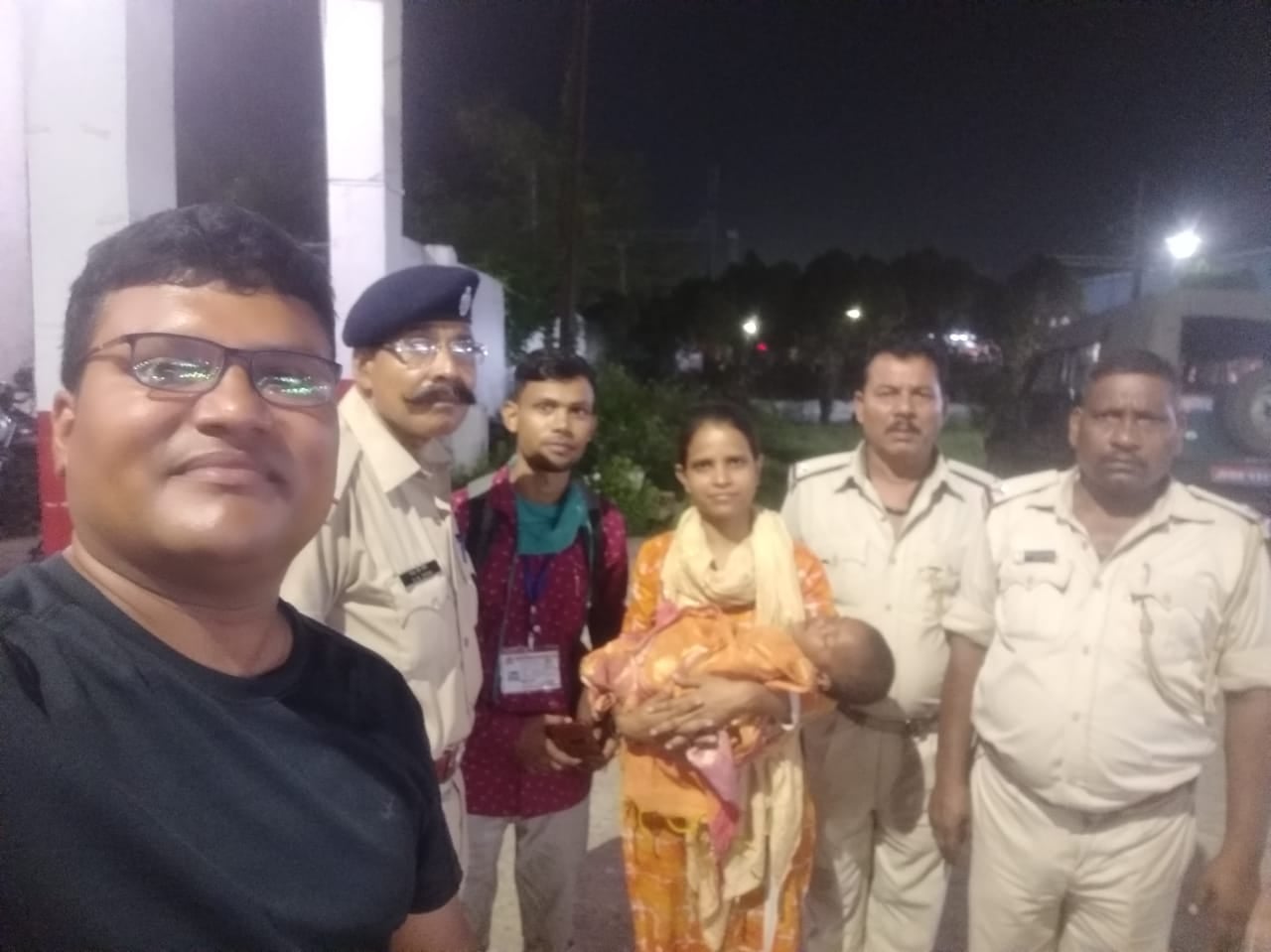 ट्रेन में लावारिस हालत में  मिली 9 माह की बच्ची, आरपीएफ ने सौंपा चाइल्ड लाइन को