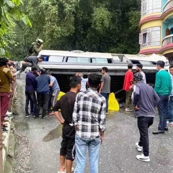 झारखंड के छात्रों की बस सिक्किम में दुर्घटनाग्रस्त, कई घायल