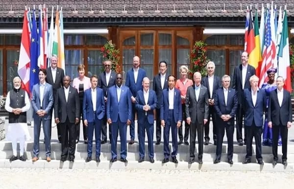 जी-7 शिखर सम्मेलन में विश्व के कई बड़े नेताओं से मिलें पीएम मोदी, द्विपक्षीय संबंधों पर की चर्चा