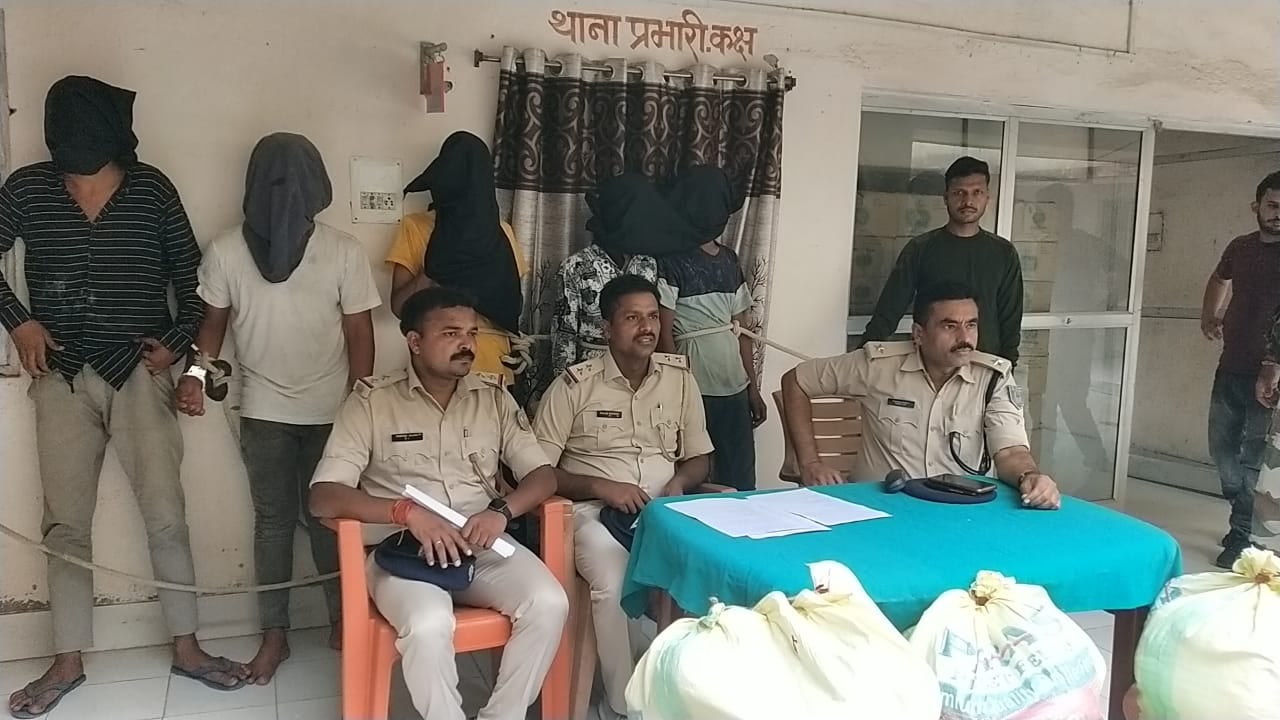 BREAKING : 12 लाख के गांजा के साथ 5 तस्कर गिरफ्तार, बोलेरो और जाइलो जब्त