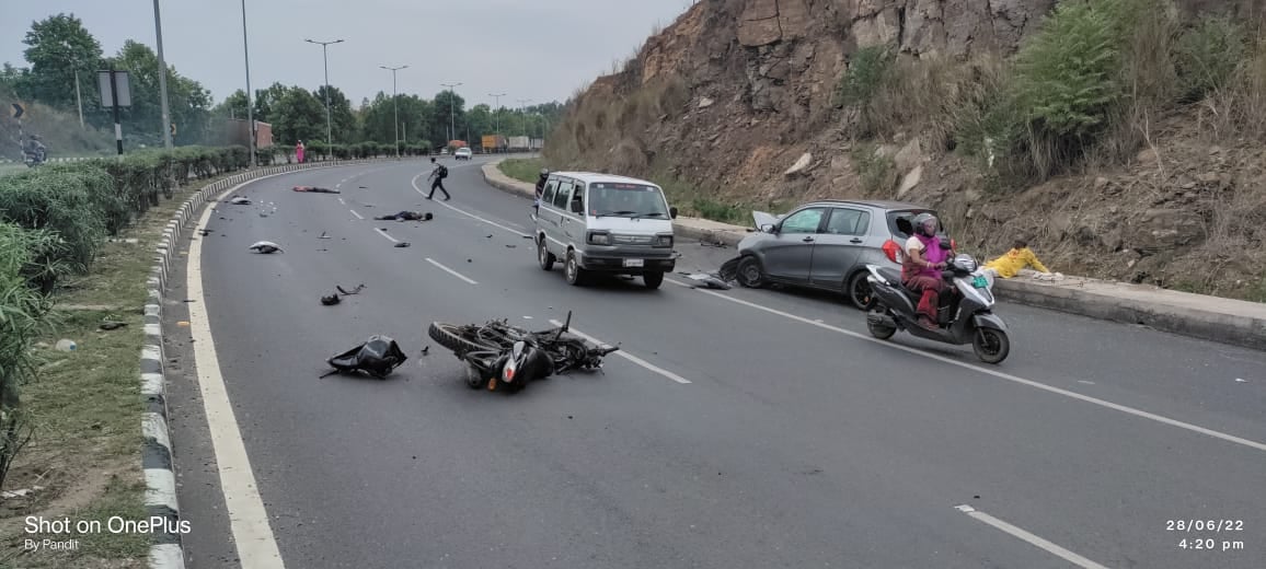 BREAKING :  रामगढ़-गिरिडीह में दो अलग अलग सड़क दुर्घटना में तीन की मौत,  कई घायल