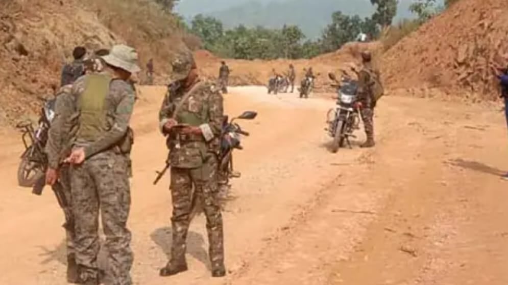 पुलिस के पहुंचने से पहले भाग निकला PLFI का कुख्यात उग्रवादी राजू गोप, हथियार और कार बरामद