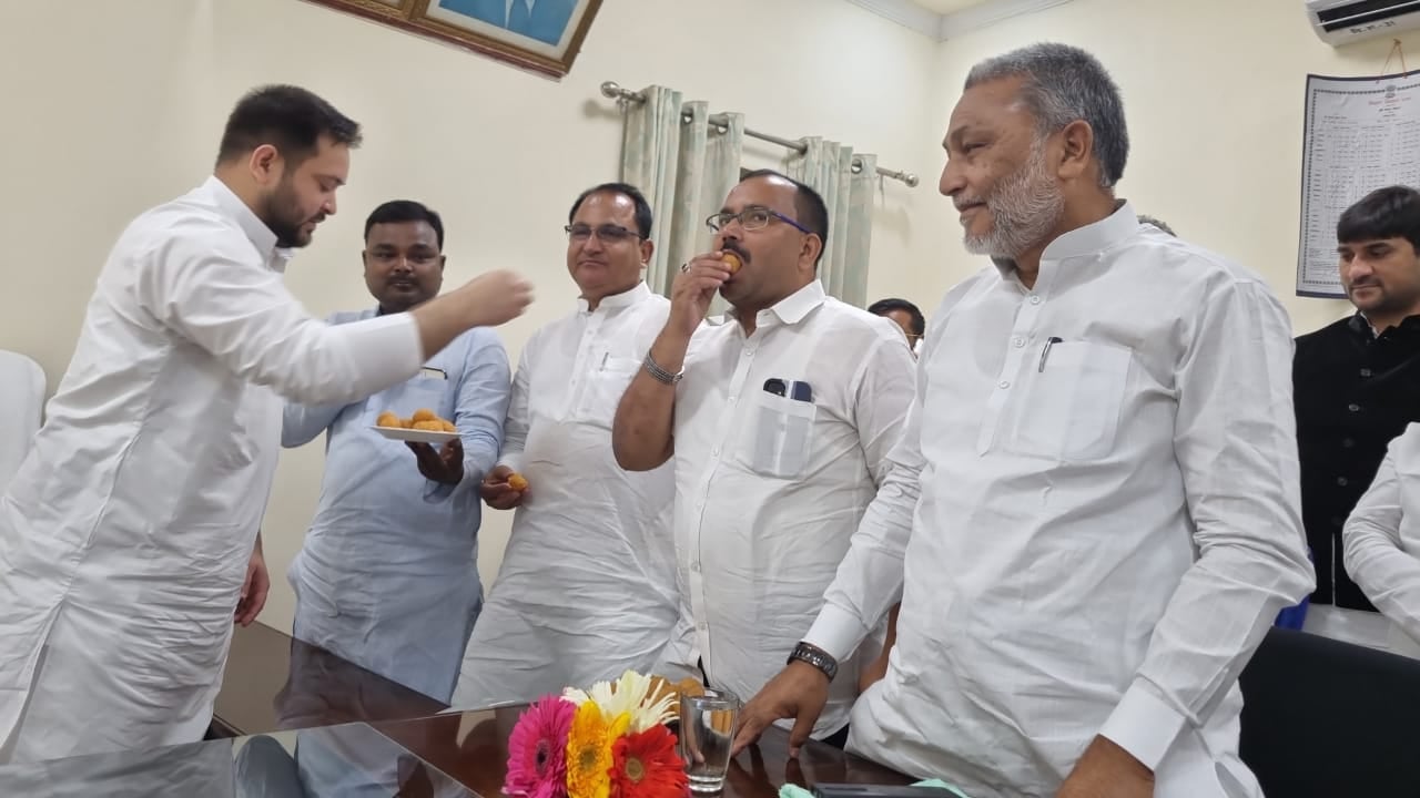 बिहार में बड़ी उलट-फेर:  AIMIM के 5 में से चार विधायक आरजेडी में शामिल, राजद बना बड़ा दल