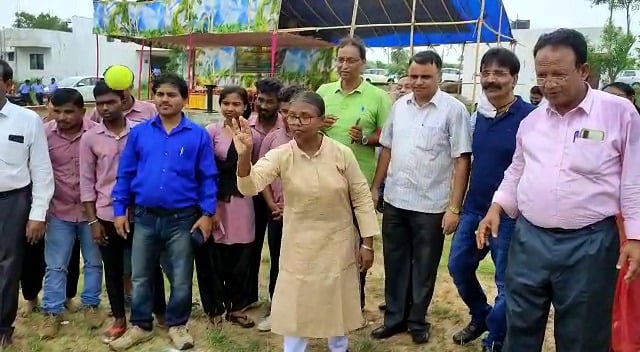 एंड्राइड मोबाइल में सिमट गया बचपन गिल्ली डंडा, कित कित, पिट्टो हो गए पुराने