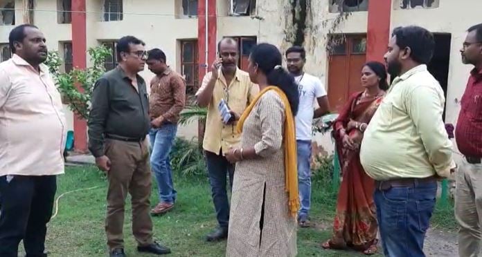 गंदगी का अंबार और बेड पर चादर नहीं देख रेफरल अस्पताल प्रबंधन पर भड़के सिविल सर्जन