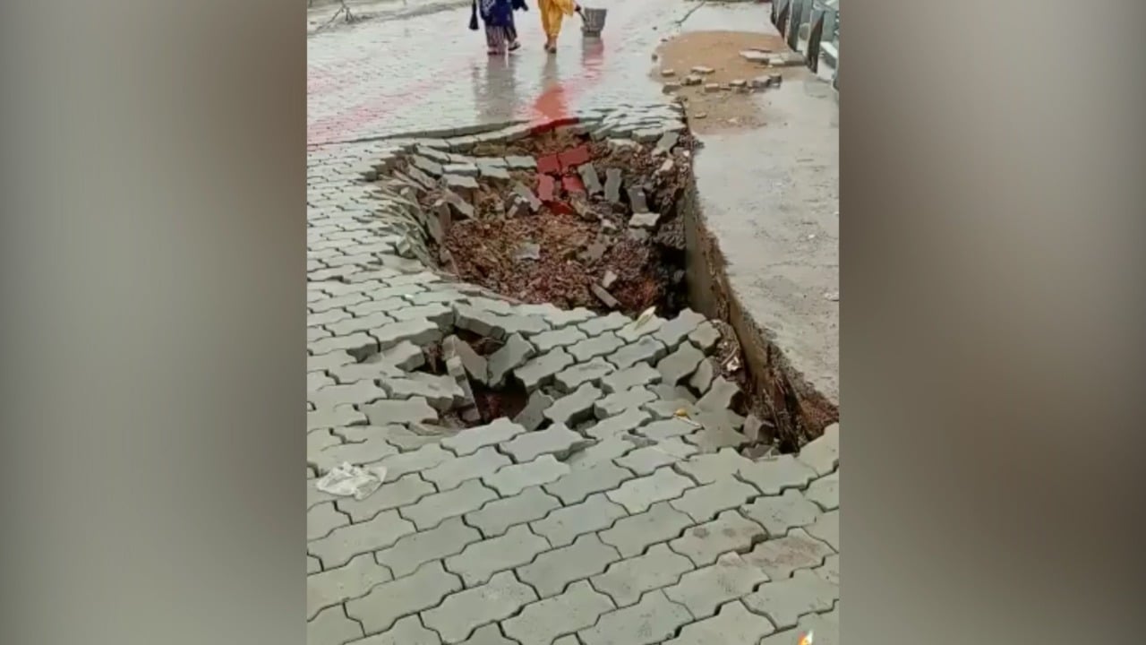 उद्घाटन के छह दिन बाद ही जेपी गंगा पथ का फुटपाथ धंसा,  दो दिन की बारिश में खुली पोल