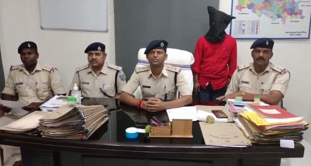 पुलिस ने एक आरोपी को पटना से किया गिरफ्तार, देवघर कोर्ट परिसर में 18 जून को हुई थी हत्या