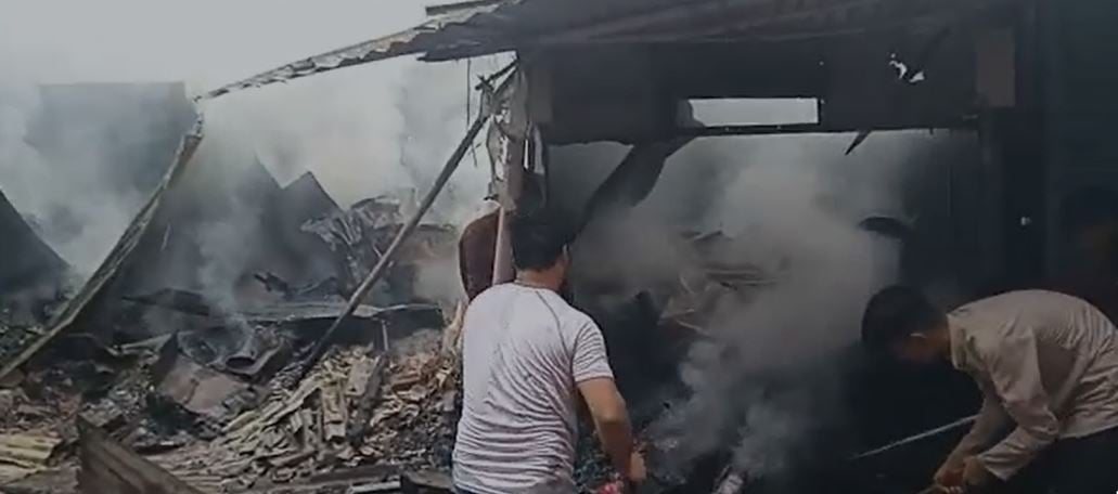 सासाराम के मशहूर चूड़ी बाजार में अचानक उठने लगीं आग की लपटें, जब पूरी तरह ले लिया चपेट में तो.....