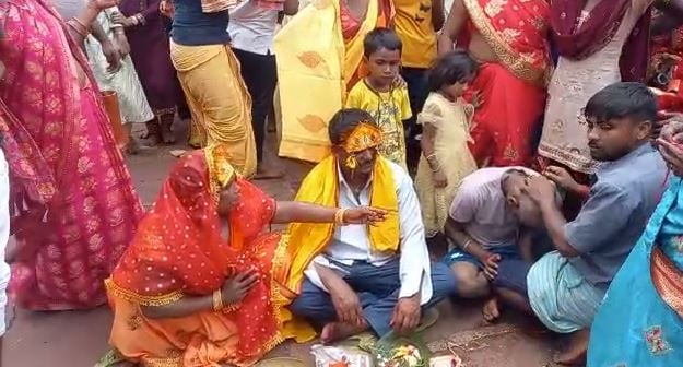 शुक्ल पक्ष की द्वितीय का है आज शुभ दिन, बाबा धाम में उमड़ी श्रद्धालुओं की भीड़