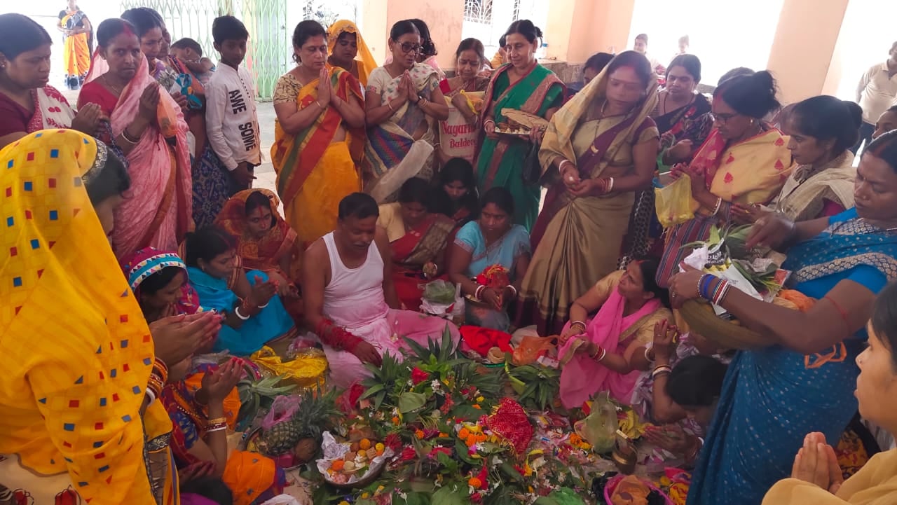 परिवार पर कोई संकट नहीं आये ,इसलिए तेरे शरण में हू माँ