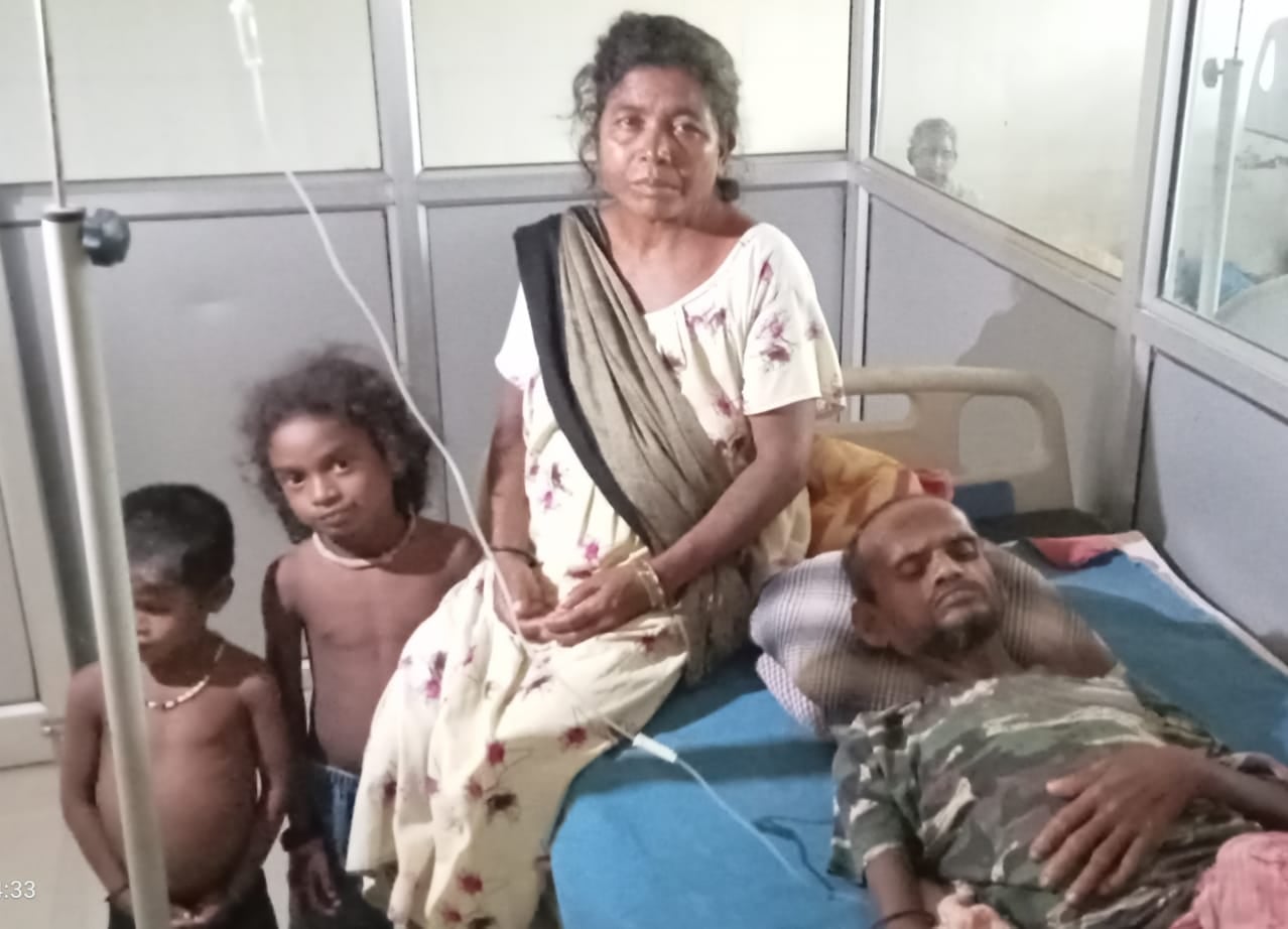 निकला था रोजगार खोजने पड़ गया चुंबरू बिरहोर बीमार, जख्म से सड़ रहा पैर- जानिये दर्दनाक किस्सा