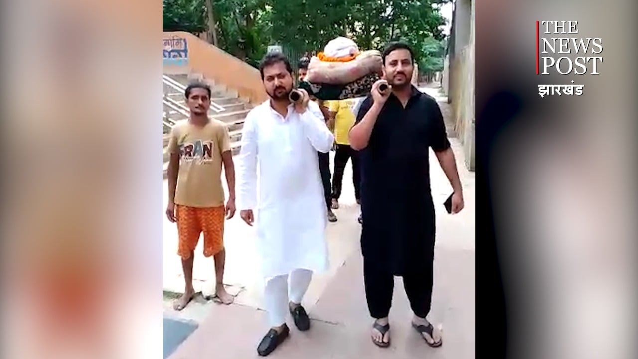 अरमान के परिवार ने रामदेव की सजाई अर्थी, हिंदू रीति-रिवाज से किया अंतिम संस्कार