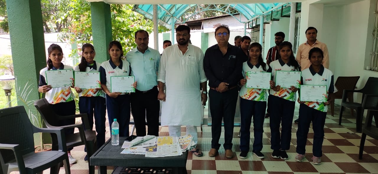 खेल मंत्री ने खेलो इंडिया यूथ गेम्स में भाग लेने वाले मलखंब खिलाड़ियों को किया सम्मानित