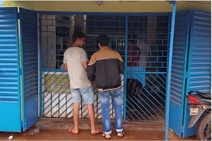 सरकारी शराब दुकान: MRP से ज्यादा पैसा वसूलने का मामला आया सामने