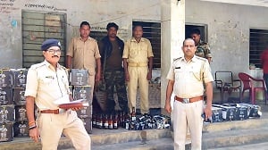 जेनसेट से शराब का जखीरा हुआ बरामद, तस्करी कर ले जाया जा रहा था बिहार