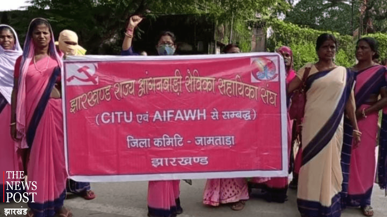 मानदेय और स्थायीकरण की मांग को लेकर आंगनबाड़ी सेविका सहायिकाओं ने किया प्रदर्शन