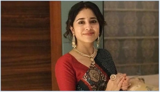 बॉलीवुड के ट्रैक पर जरा धीमी रह गई गाड़ी,  लेकिन OTT प्लेटफॉर्म पर हवाई सफर अब भी हैं जारी ....