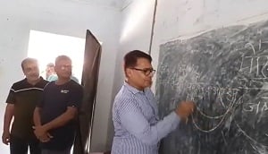 MOTIHARI: शिक्षक बने एसडीओ, बच्चों के साथ टीचरों को भी पढ़ाया पाठ