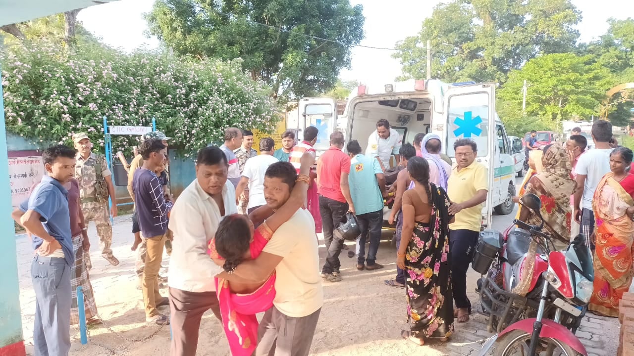 कार पलटने से एक की मौत, 2 की हालत गंभीर, शादी समारोह से लौट रहे थे सभी