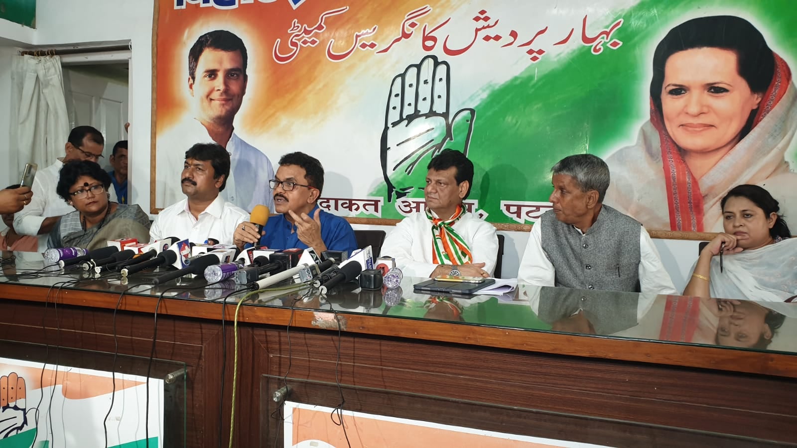 कांग्रेस ने बीजेपी पर साधा निशाना, कहा - आखिर आतंकवाद और बीजेपी का रिश्ता क्या कहलाता है ?