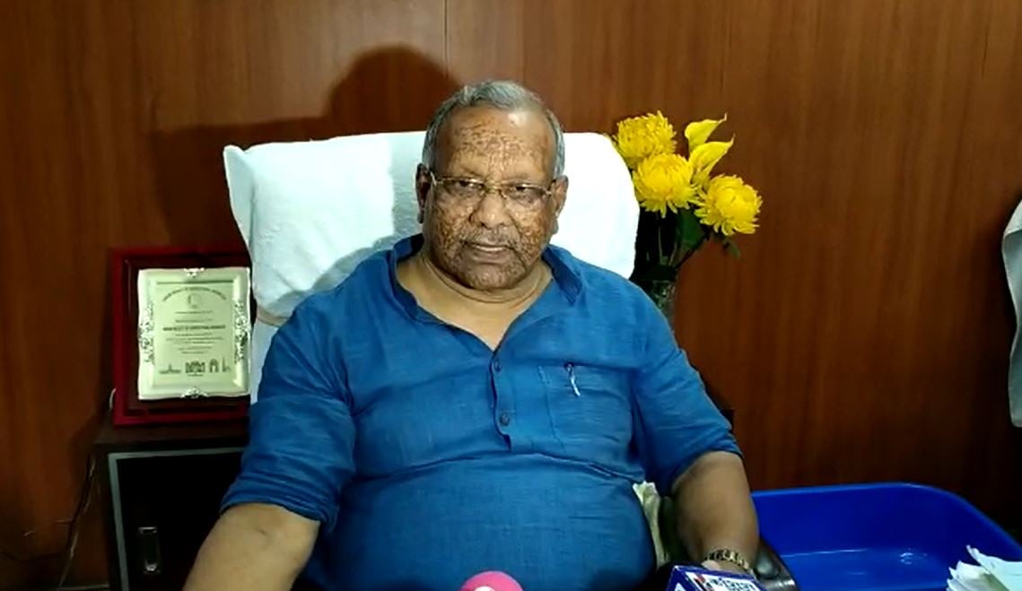 अटल बिहारी की प्रतिमा लगाने को लेकर बीजेपी नेताओं ने डिप्टी सीएम को सौंपा ज्ञापन