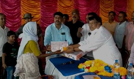 70 महिलाओं को मिला मुफ़्त गैस कनेक्शन,विधायक ने किया वितरण