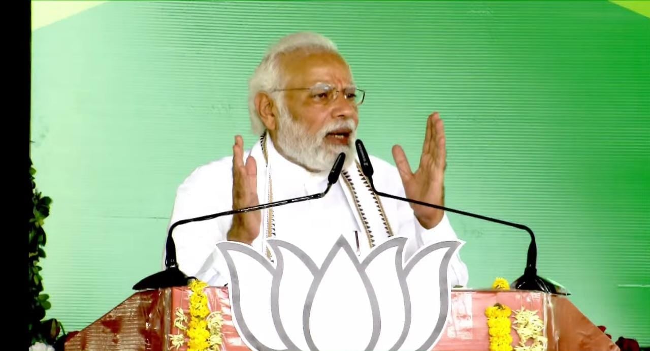 पीएम मोदी ने  बाबा बैद्यनाथ  के चरणों में समर्पित की 16 हजार करोड़ की योजनाएं , बोलें - शॉर्टकट की राजनीति से रहें दूर, शॉर्ट सर्किट का रहेगा खतरा