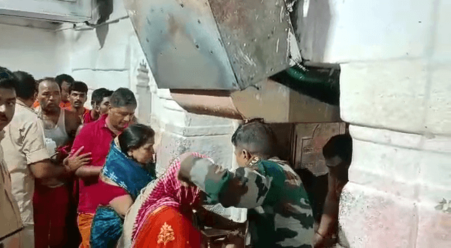 सावन के पहले दिन बाबानगरी में उमड़ी श्रद्धालुओं की भीड़, सुलभ जलार्पण के लिए की गई अरघा की व्यवस्था