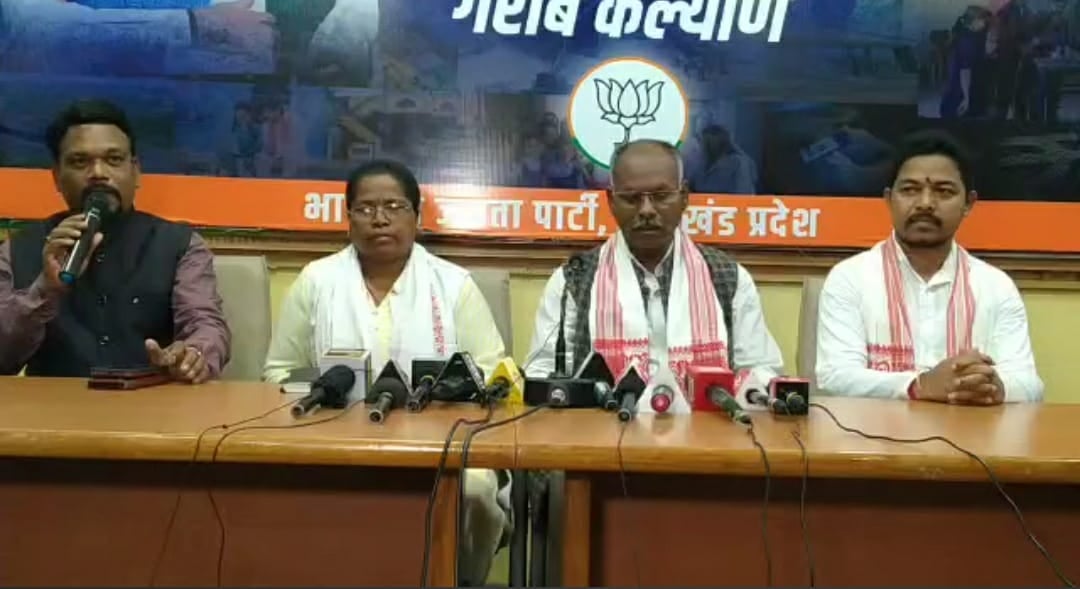 कांग्रेस पार्टी ने 12 करोड़ आदिवासियों का किया अपमान : शिवशंकर उरांव