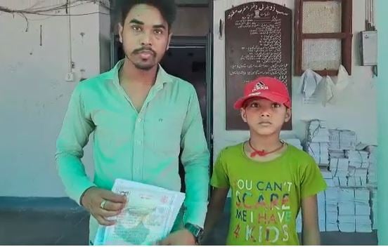 वाह रे शिक्षक! 9 साल के बच्चे का भविष्य कर दिया चौपट, ठप हुई पढ़ाई, परिजन लग रहे गुहार