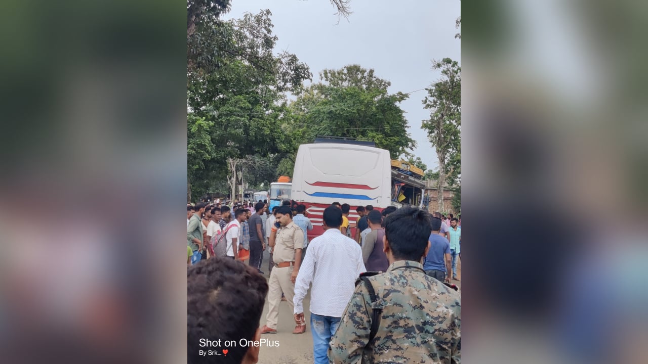 LOHARDAGA: ट्रक से टकरायी बस, एक दर्जन से अधिक लोग घायल, दो रिम्स रेफर