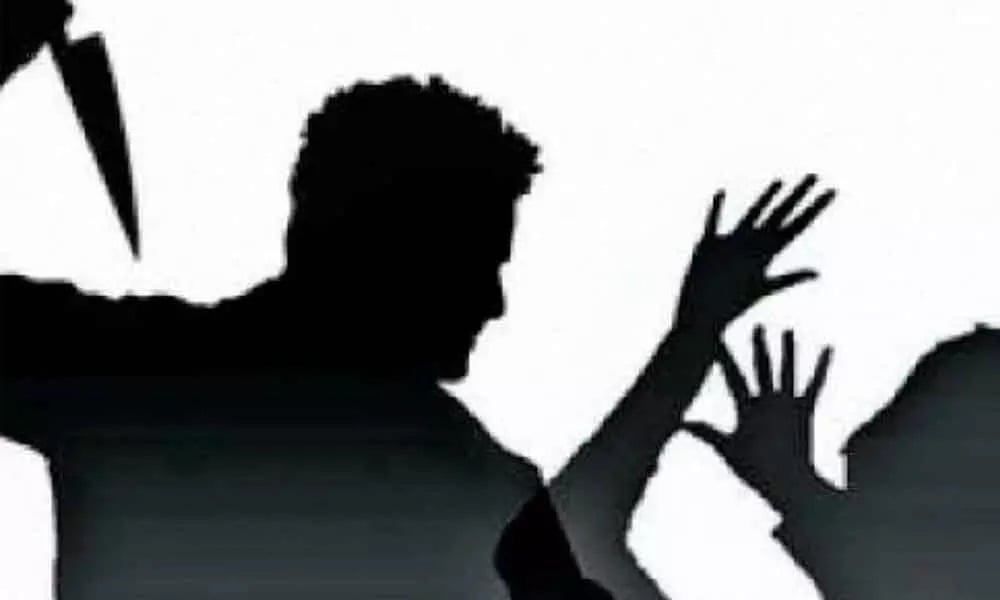 SIMDEGA: धारदार हथि’यार से एक व्यक्ति की ह’त्या,  आरोपी की तलाश में जुटी पुलिस