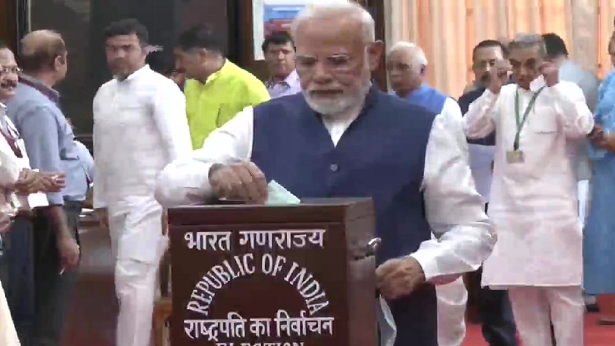 15वें राष्ट्रपति के लिए वोटिंग शुरू, PM मोदी ने डाला वोट