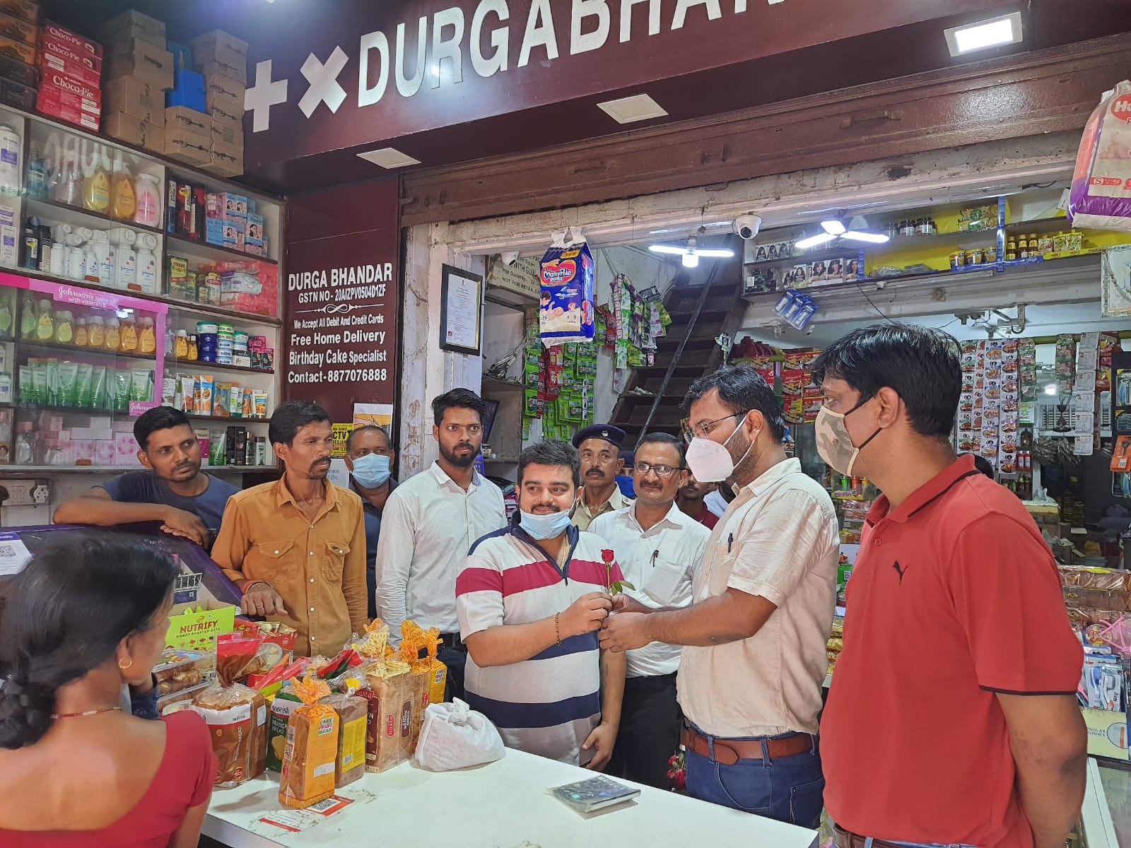 सिंगल यूज प्लास्टिक के खिलाफ चेकिंग अभियान में कई दुकानदारों पर लगा जुर्माना, 4 हजार रु की वसूली