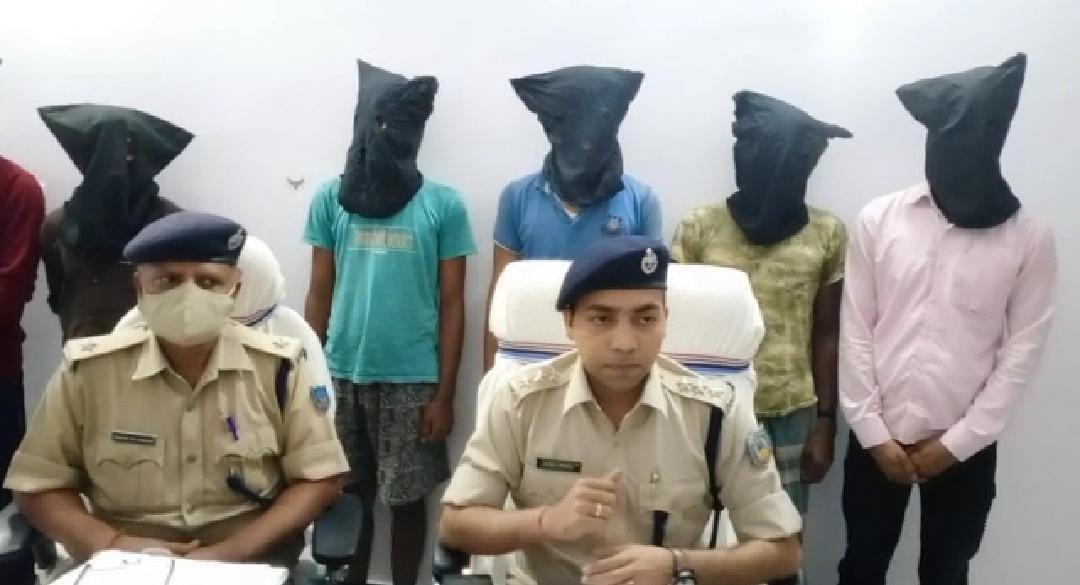 देवघर में 6 साइबर अपराधी  गिरफ्तार,लॉटरी का लालच देकर करते थे ठगी