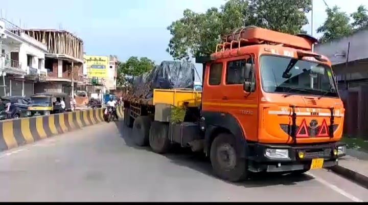 BREAKING : दिनदहाड़े टेलर चालक से बंदूक की नोक पर लूट, विरोध में सड़क जाम