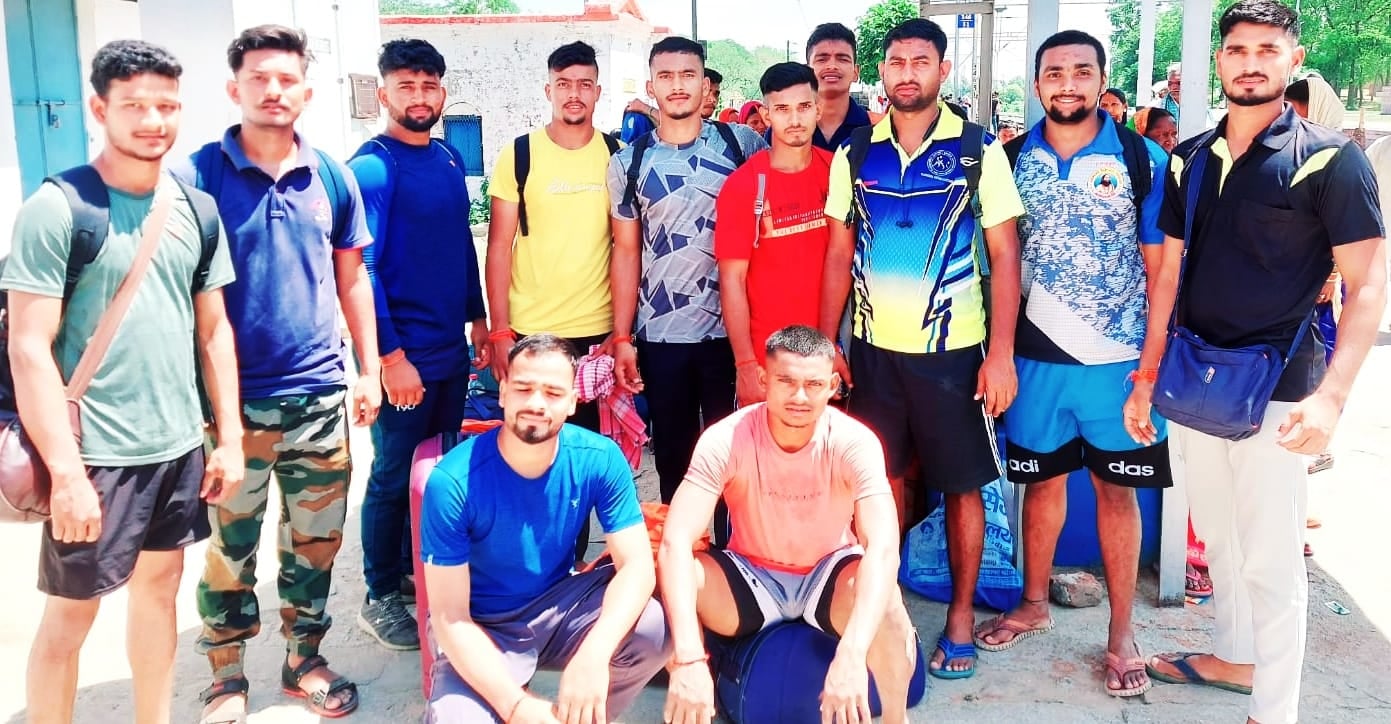 पलामू: नेशनल कबड्डी चैंपियनशिप में भाग लेने झारखंड की टीम सोनीपत रवाना