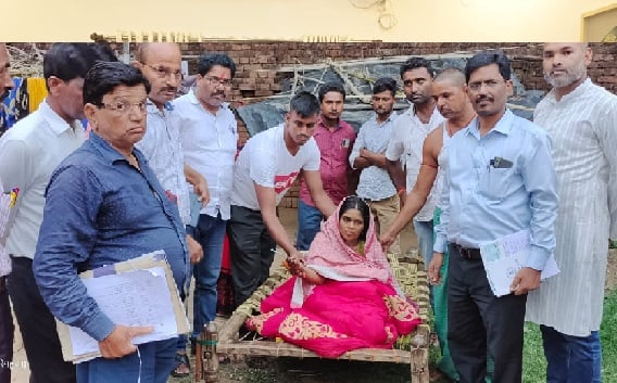 नाव हादसे के शिकार लोगों के परिजनों को चार-चार लाख रु की मिली सरकारी मदद