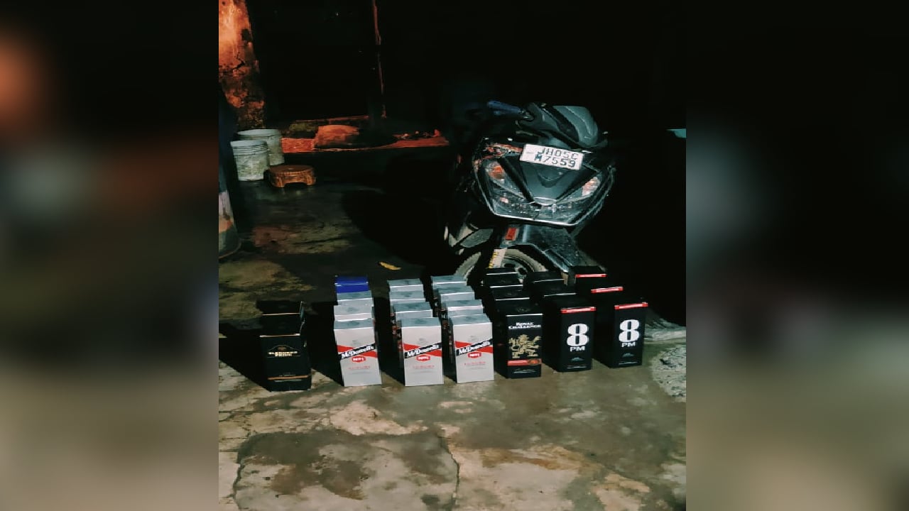 स्कूटी पर लाद कर ले जायी जा रही थी अवैध विदेशी शराब, आबकारी पुलिस ने कर लिया जब्त