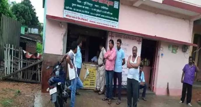 पढ़- लिख कर दारु बेच रहे हैं,  वह भी बिना तनख्वाह के, जानिए क्यों